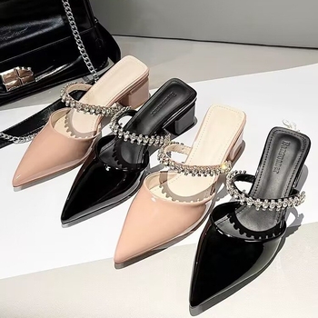 Nuogas, fėjos stiliaus lakuotos odos smailios šlepetės 2025 m. pavasario ir vasaros nauji moteriški viršutiniai drabužiai prancūziški elegantiški basutės storais kulnais