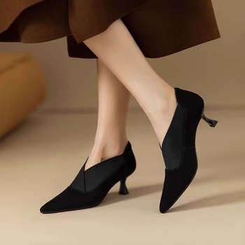 V-szájú magas sarkú női őszi és téli legújabb matt puha bőr egyszerű hegyes tűsarkú vintage egyrétegű cipő