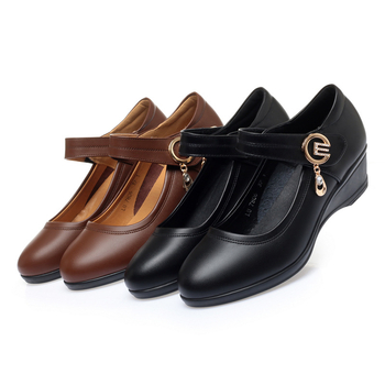 2024 új anya cipő puha talpú női tavaszi kényelmes lélegző egyrétegű cipő tépőzáras középkorú éksarkú lélegző bőr cipő