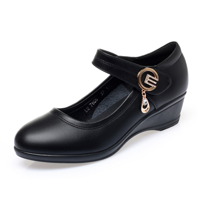 2024 új anya cipő puha talpú női tavaszi kényelmes lélegző egyrétegű cipő tépőzáras középkorú éksarkú lélegző bőr cipő