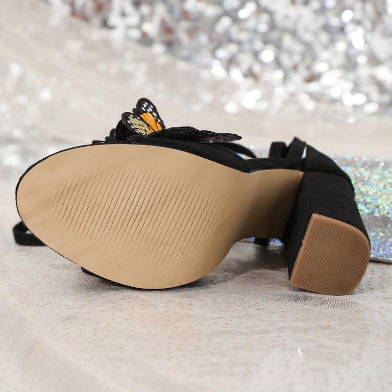2024 új európai és amerikai divatos külkereskedelmi pántos magas sarkú szandálok hímzett háromdimenziós velúr pillangós magas sarkú vastag sarkú női cipők