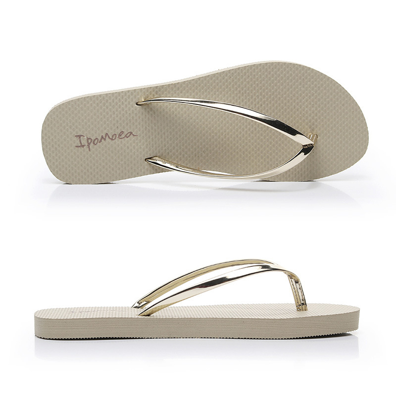 Fém PU vékony pántos papucsok Női nyári új stílusú felsőruházat Európai és amerikai papucsok Ünnepi tengerparti női nyári lapos cipők