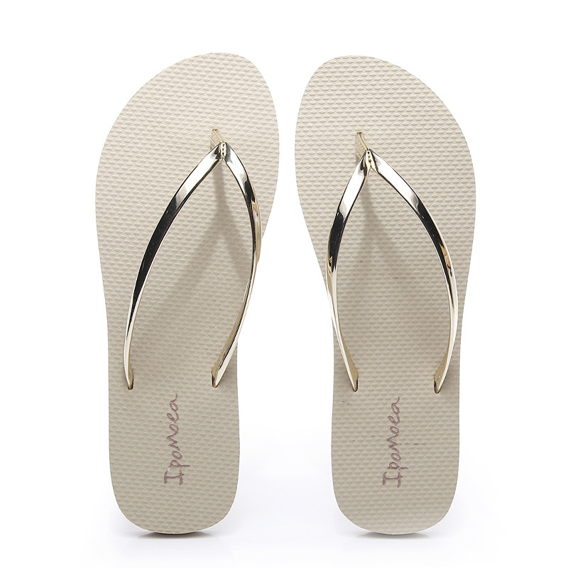 Fém PU vékony pántos papucsok Női nyári új stílusú felsőruházat Európai és amerikai papucsok Ünnepi tengerparti női nyári lapos cipők