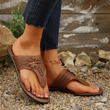 Prekogranična vanjska trgovina plus size japanke za žene 2025. ljeto nove japanke s ravnim dnom, europske i američke japanke za plažu s cvijećem