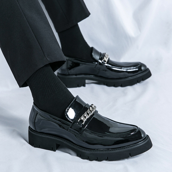 2025 m. pavasario vyriški odiniai bateliai su didelėmis pirštais, storapadis, lakuota oda, blizgaus metalo, laisvalaikio bateliai su storu kulnu, kirpėjo odiniai bateliai