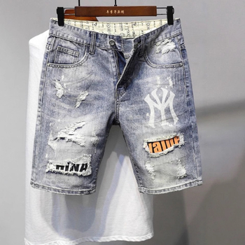 Férfi rövidnadrágok, nyári, szakadt, divatos, márkájú, internetes hírességek által tervezett, farmer rövidnadrágok, ifjúsági, ötpontos, népszerű férfi nadrágok, új, jóképű, nyomtatott mintával.