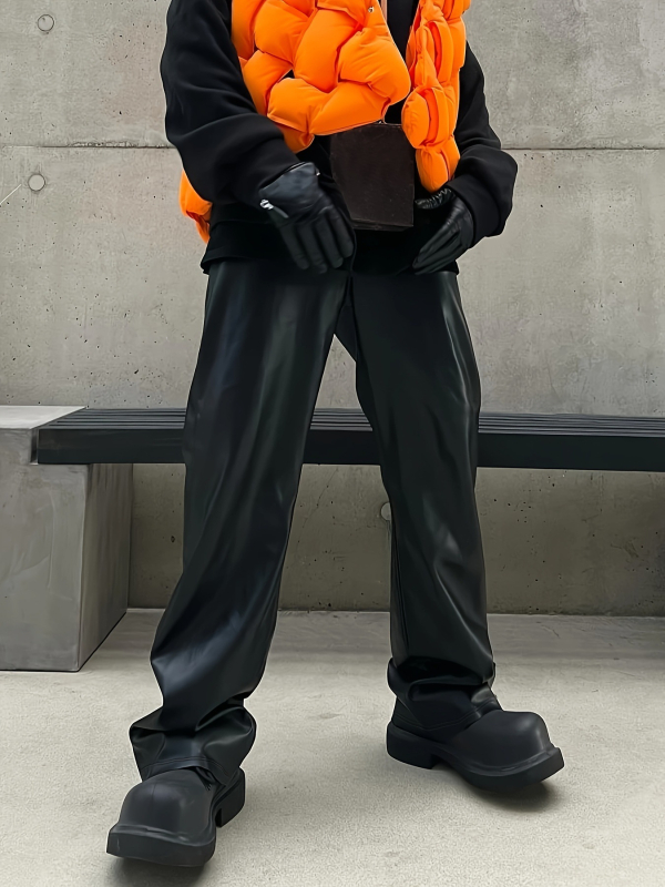 Amerikai stílusú, határokon átnyúló, legkelendőbb, laza, egyenes szárú, széles szárú férfi bőrnadrág, lezser, sokoldalú, divatos, strapabíró és trendi