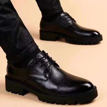 Maži natūralios odos laisvalaikio bateliai pavasariui, dalykiniai, odiniai bateliai, aukštesnio lygio, vestuviniai, jaunikio bateliai su raišteliais