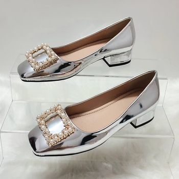 Francia szögletes orrú, sekély szájú, egyetlen cipő női 2024 tavaszi kis illatú stílus vastag sarok puha talpú vízálló gyémánt csat elegáns Mary Jane magas sarkú cipő