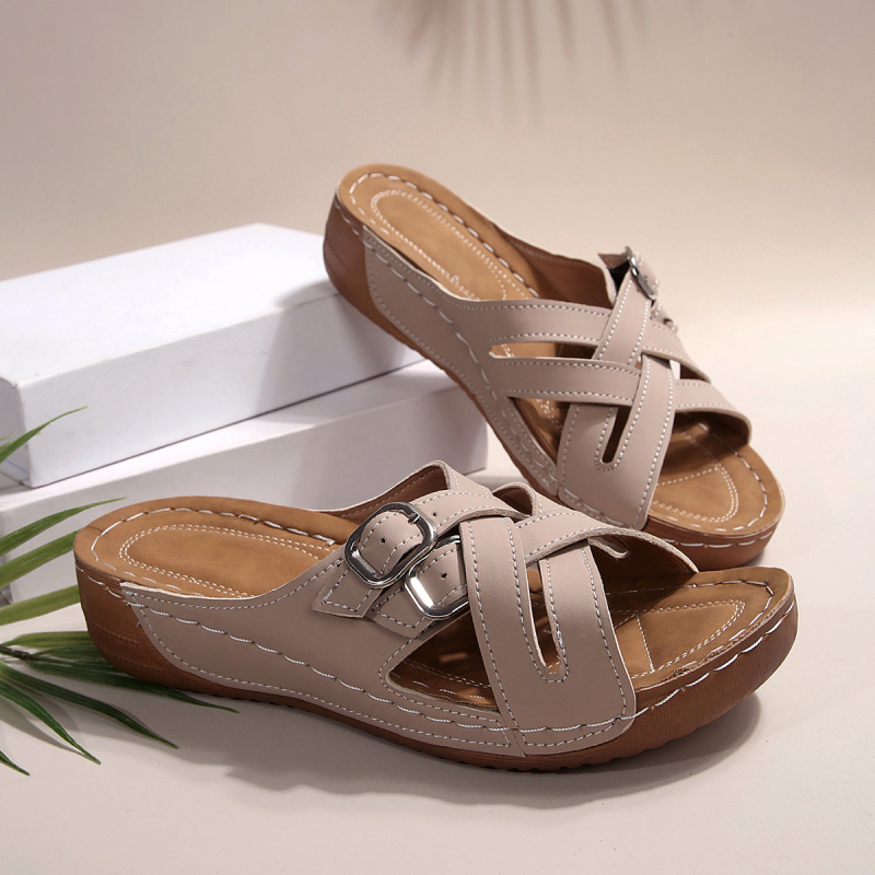 Pantofi de plajă de comerț exterior de înaltă calitate din Europa și America, vara 2025, sandale și papuci cu talpă groasă, cu temperament nou, pantofi casual pentru femei, la modă