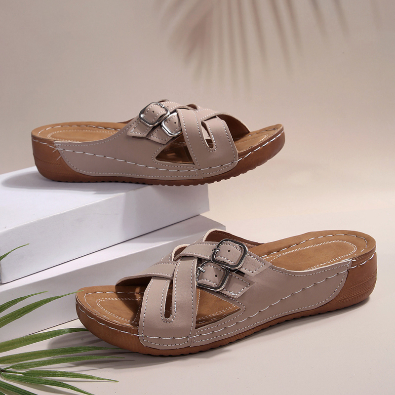 Pantofi de plajă de comerț exterior de înaltă calitate din Europa și America, vara 2025, sandale și papuci cu talpă groasă, cu temperament nou, pantofi casual pentru femei, la modă