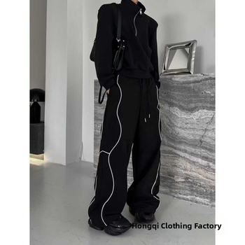 Amerikai stílusú, masszív dizájnú, csíkos, lezser nadrág, férfi tavaszi és őszi divatmárka, minden mérkőzésre alkalmas, egyenes szabású, laza sportnadrág, MH