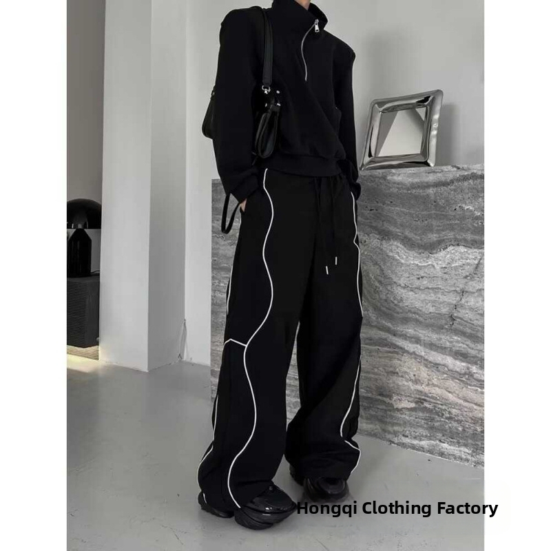 Amerikai stílusú, masszív dizájnú, csíkos, lezser nadrág, férfi tavaszi és őszi divatmárka, minden mérkőzésre alkalmas, egyenes szabású, laza sportnadrág, MH