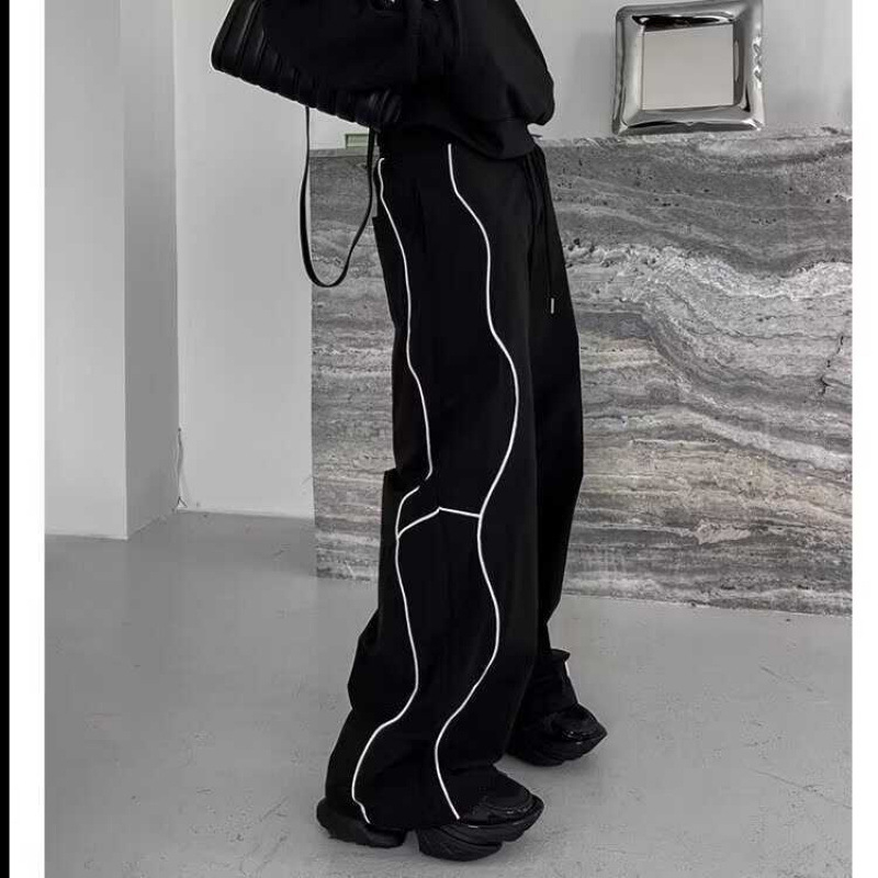 Amerikai stílusú, masszív dizájnú, csíkos, lezser nadrág, férfi tavaszi és őszi divatmárka, minden mérkőzésre alkalmas, egyenes szabású, laza sportnadrág, MH