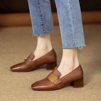 2024 Új Őszi és Téli Szögletes Orrú Szőrme Cipő Női Brit Stílusú Közepes Vastag Sarkú Slip-On Loafers