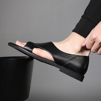 Romėniškos odos basutės, madingi 2025 m. vasaros interneto populiarūs viršutiniai drabužiai, madingi minkšti laisvalaikio batai, skirti vairuoti paaugliams, vyriški paplūdimio batai