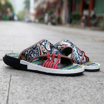 Vēlmju ārējās tirdzniecības pārrobežu plus izmēra modes biezas čības vīriešu vasaras apģērbs modernas viena vārda čības vīriešu pludmales sandales