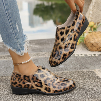 Európai és amerikai külkereskedelmi, plus size, kerek fejű, élénk színű női alkalmi bőrcipő, határokon átnyúló, lejtős sarkú, trendi, minden mérkőzésre alkalmas, lábfej feletti cipő, nagykereskedelem