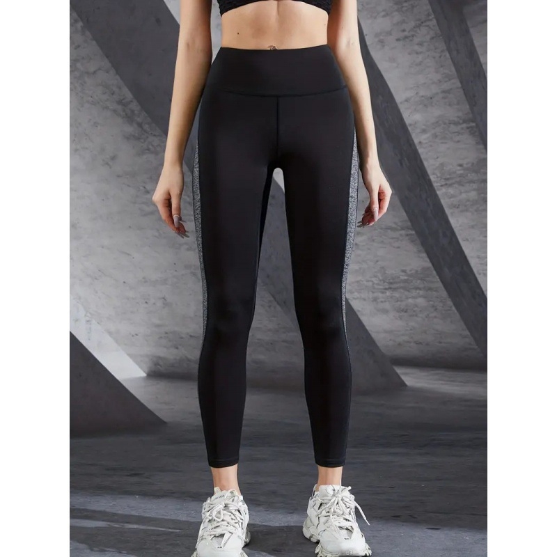 Kontrasztos hálós varrású futónadrág, feszes hasra simuló, csípőre simuló jógaruházat, fitnesz sport, meztelen, feszes leggings, magas derekú