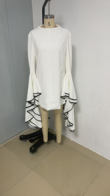 2023-as új európai és amerikai, határokon átnyúló dizájnú, eltúlzottan nagy fodros ujjú, derékkal karcsúsító, divatos, temperamentumos ruha