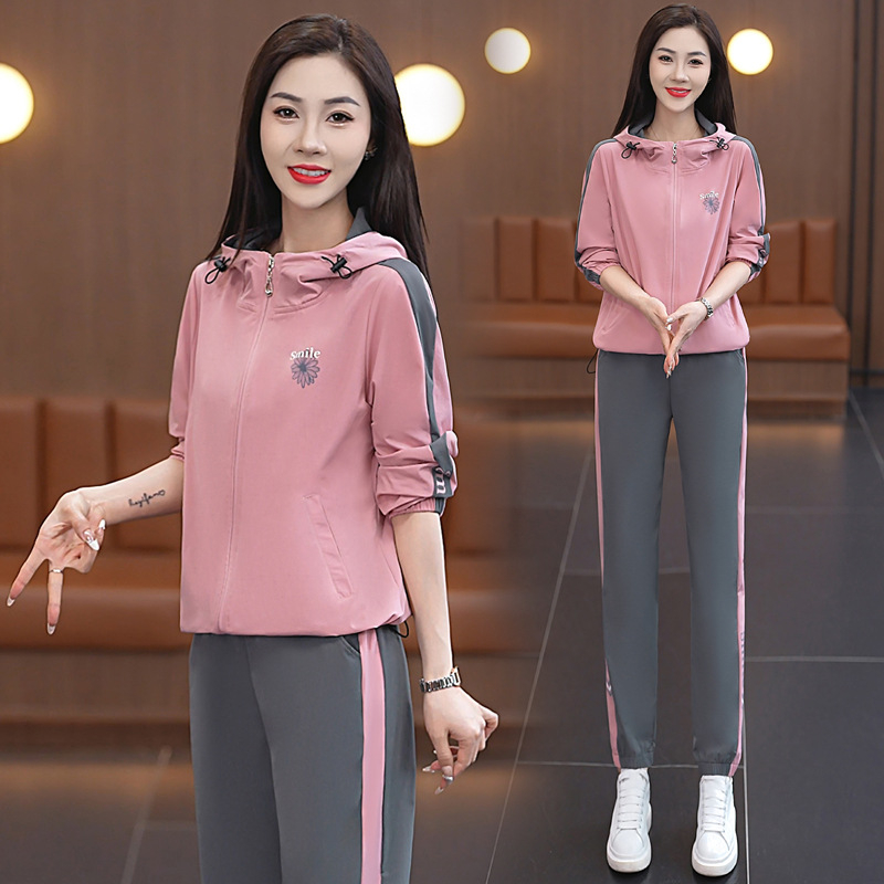 Naptej öltöny Női tavaszi és nyári ruhák Nagy méretű új tavaszi ruhák Anya nyugati stílusú pulóver kétrészes sport laza kabát Hugh