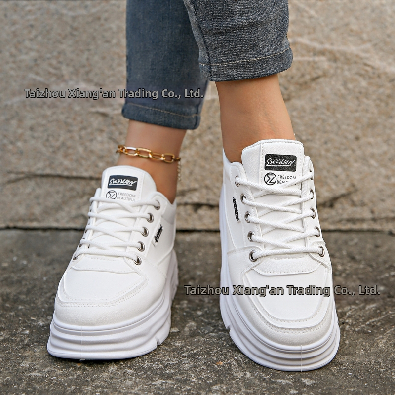 2024 Лято и есен Нови дебели долни вътрешни размери за увеличаване на височината на студентите Milk Cat Leisure Joker Трансгранична външна търговия plus size маратонки