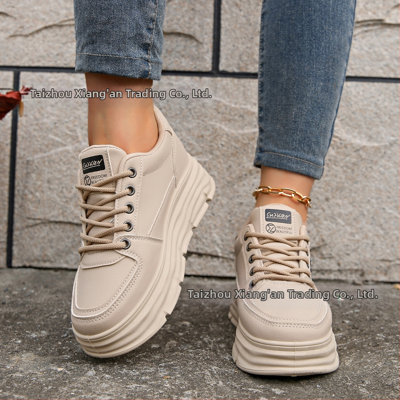 2024 Лято и есен Нови дебели долни вътрешни размери за увеличаване на височината на студентите Milk Cat Leisure Joker Трансгранична външна търговия plus size маратонки