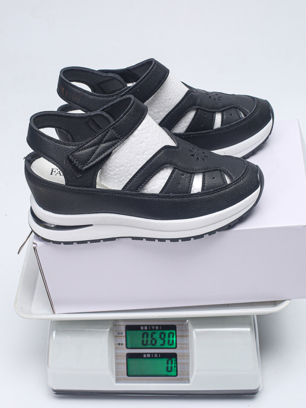 Határokon átnyúló kereskedelem, plus size szandálok, női 2025 tavaszi új európai és amerikai római üreges tépőzáras női cipők, 43-as méret