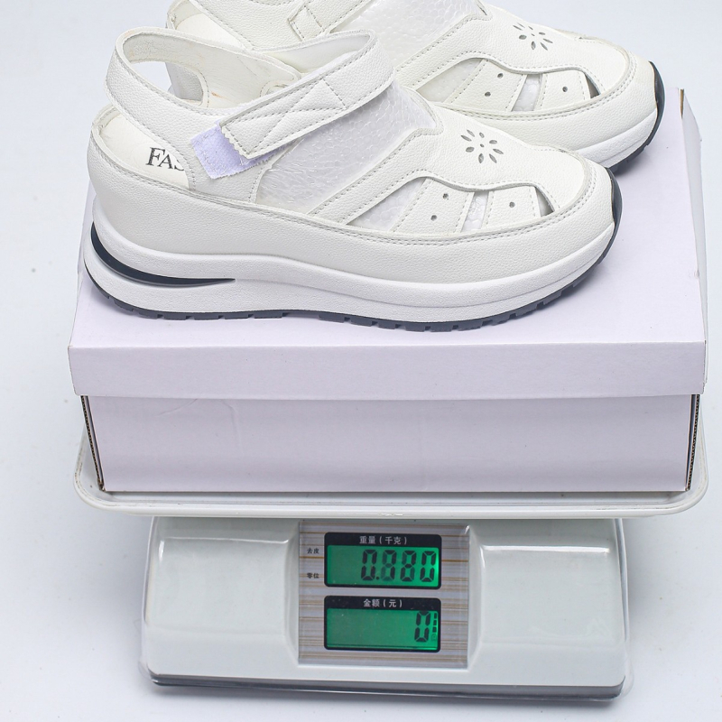 Határokon átnyúló kereskedelem, plus size szandálok, női 2025 tavaszi új európai és amerikai római üreges tépőzáras női cipők, 43-as méret