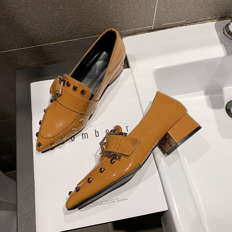 Női cipők tavaszi új stílusú divatos cipők egylábas bebújós hegyes orr vastag sarok egyetlen cipő divatos sokoldalú hétköznapi egyszerű bab babcipő