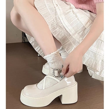 Magas sarkú bőr női cipők 2024 őszi és téli új kerek fejű egykarakteres csatos öv kényelmes divatos mokaszinok Mary Jane cipők