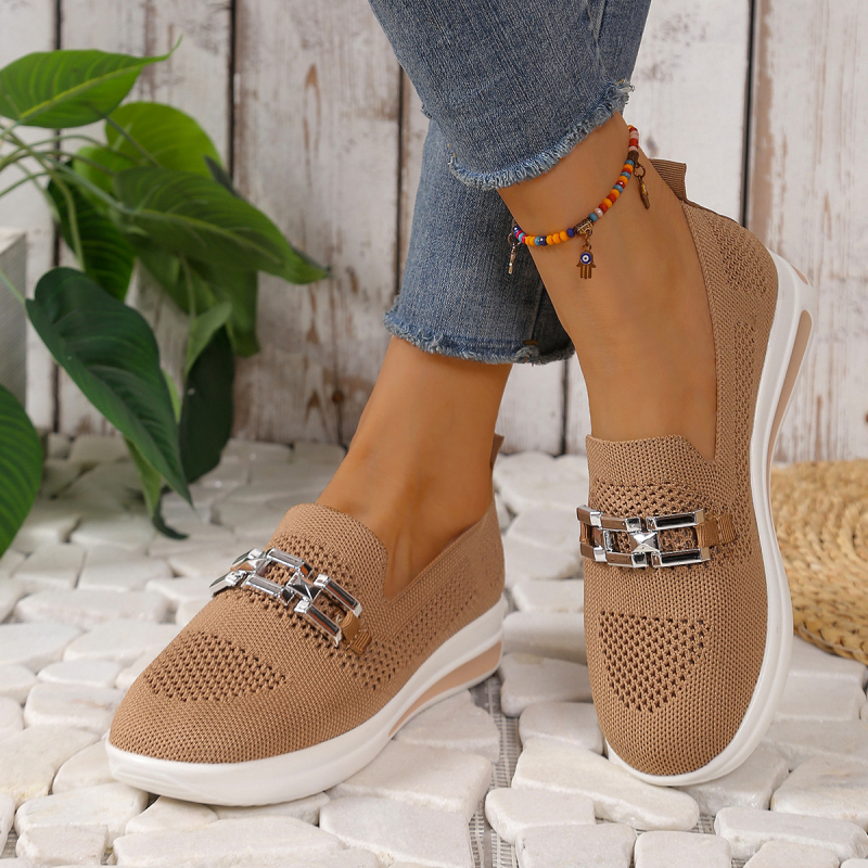 Határokon átnyúló tavaszi új fém lánc ék vastag talpú pedál lélegző könnyű hálós plus size alkalmi cipő nőknek