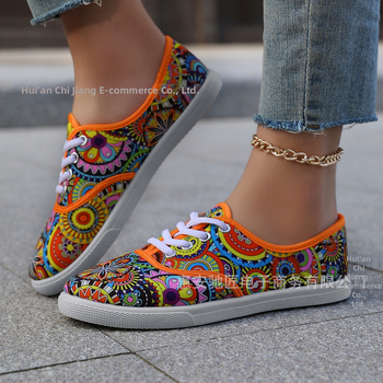 Eiropas un Amerikas pārrobežu populārie neregulāras krāsas audekla apavi sievietēm, pavasara un rudens apavi, korejiešu stila ielas stila ikdienas daudzpusīgi sporta apavi vairumtirdzniecībā