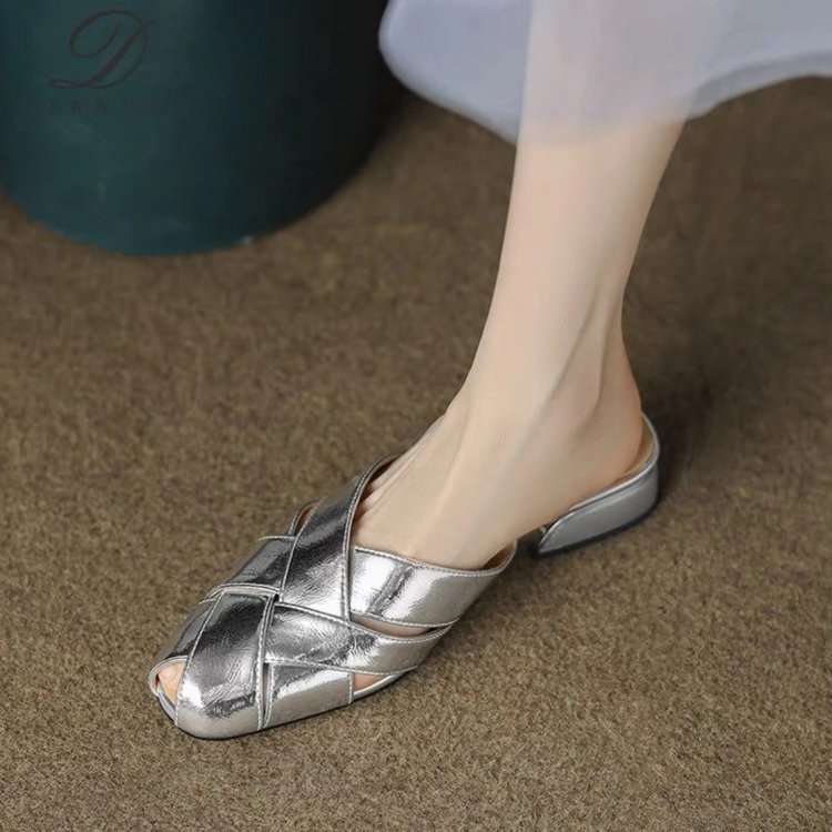 Gyengéd ápolás a lábaknak otthon. Golden Silver Adult Spot Leisure