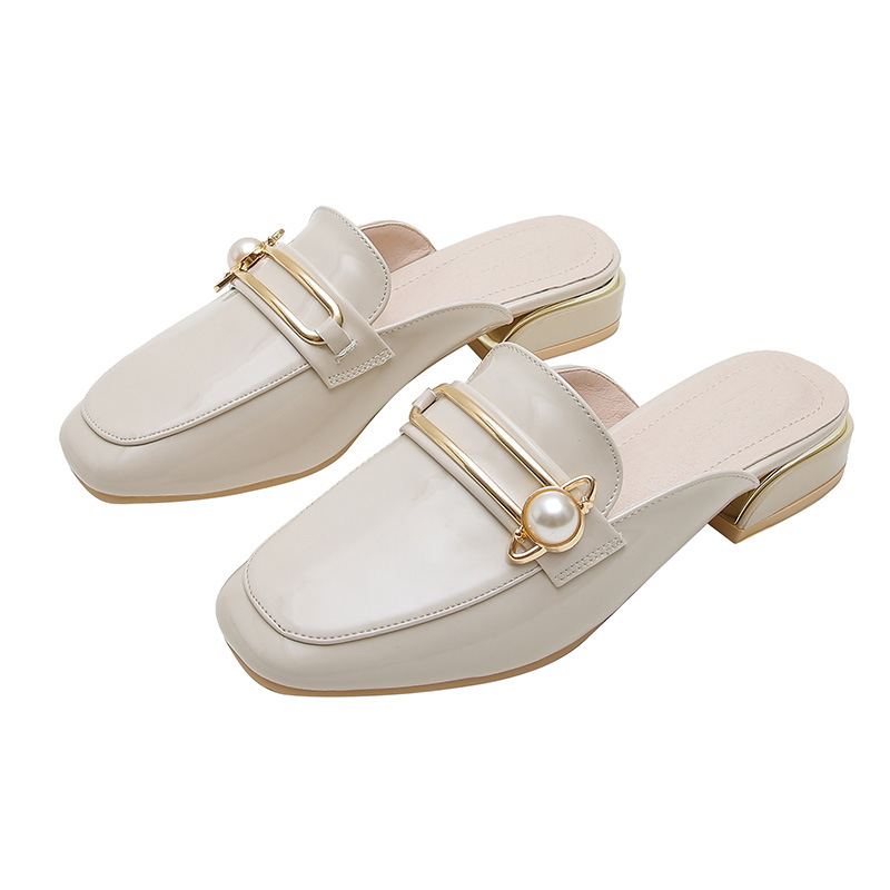 2025 Új mikroszálas bőr internetes hírességek félig tartó cipők, a legegyszerűbbek a mérkőzéshez, lakkbőr Baotou félig flop divatos, közepes sarkú szandálok nőknek