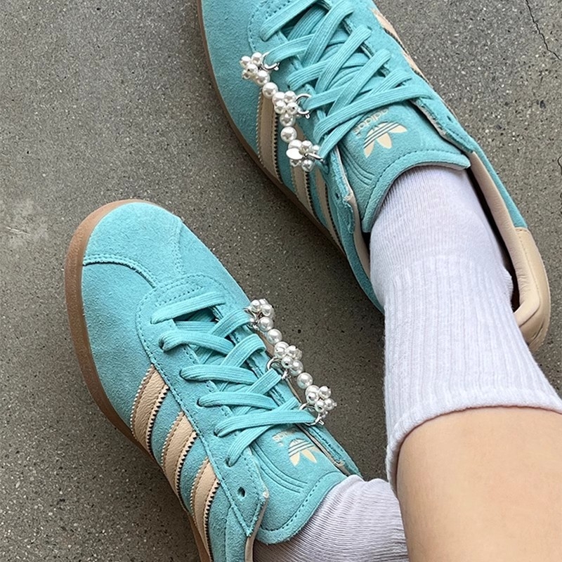 Kõikvõimalikud moodsed Korea stiilis pärlnööriga lillekinga pandlaga lihtsad isetegemise spordijalatsid dekoratiivsed kingapaelte aksessuaarid