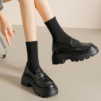 Ma suism 2024 Jaunas, biezas apakšmalas, maza izmēra sieviešu pavasara mokasīni, britu stila, melnas ādas kurpes ar slēptu augstumu.