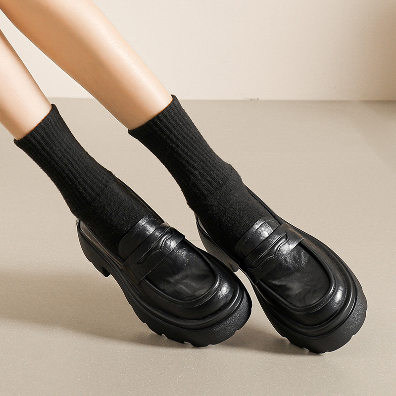 Ma suism 2024 Jaunas, biezas apakšmalas, maza izmēra sieviešu pavasara mokasīni, britu stila, melnas ādas kurpes ar slēptu augstumu.