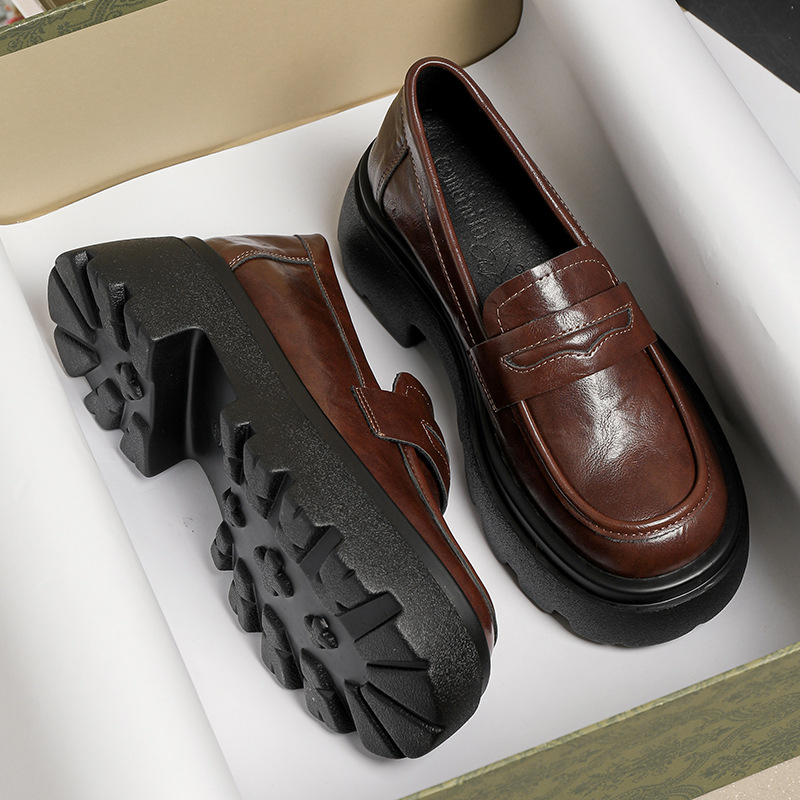 Ma suism 2024 Jaunas, biezas apakšmalas, maza izmēra sieviešu pavasara mokasīni, britu stila, melnas ādas kurpes ar slēptu augstumu.