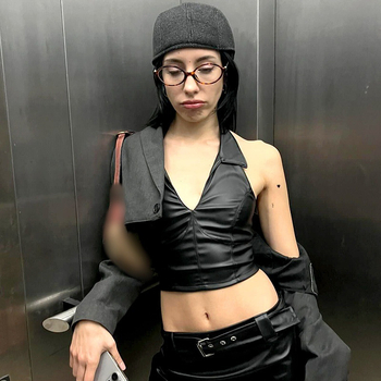 2024 m. žiemos naujas madingas išskirtinis gilus V formos atviras krūtinės atvartas nugaroje užtrauktukas atvira juosmeniu aptempta odinė dirželis