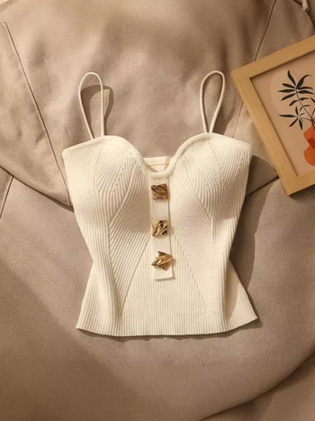 2025 új nyári stílusú, illatos, kötött csőfelső, ujjatlan, gyönyörű hátú, rövid felső