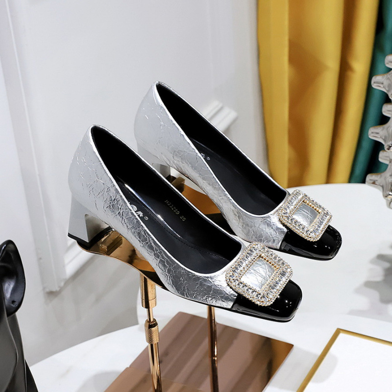 Korėjietiško stiliaus lengvi prabangūs moteriški bateliai storais kulnais, vidutinio kulno, negilūs, įtrūkę, susiūti kvadratine galva, metalinė vandens deimanto sagtis, vieno sluoksnio bateliai