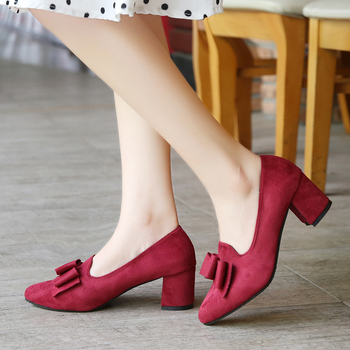 Γυναικεία φλατ παπούτσια Άνοιξη & Φθινόπωρο 2025, νέο, καθαρό χρώμα, μοντέρνα, μυτερά, χοντρό τακούνι, ψηλοτάκουνο, ρηχό στόμιο, σουέτ φιόγκος, slip-on, γυναικεία παπούτσια