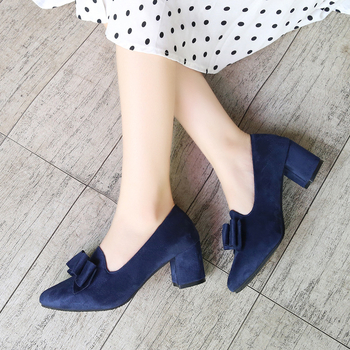 Γυναικεία φλατ παπούτσια Άνοιξη & Φθινόπωρο 2025, νέο, καθαρό χρώμα, μοντέρνα, μυτερά, χοντρό τακούνι, ψηλοτάκουνο, ρηχό στόμιο, σουέτ φιόγκος, slip-on, γυναικεία παπούτσια