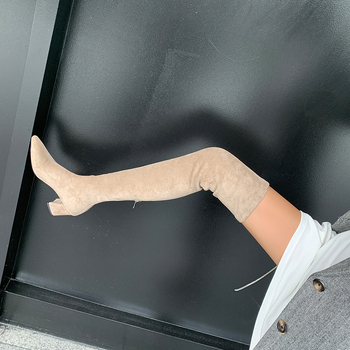 Önrögzítő, ajánlott, óriás, mutató szárú, hosszú, vastag sarokú, hegyes, lábkörmös, térdig érő csizma, középmagas sarkú, rugalmas csizma, női csizma