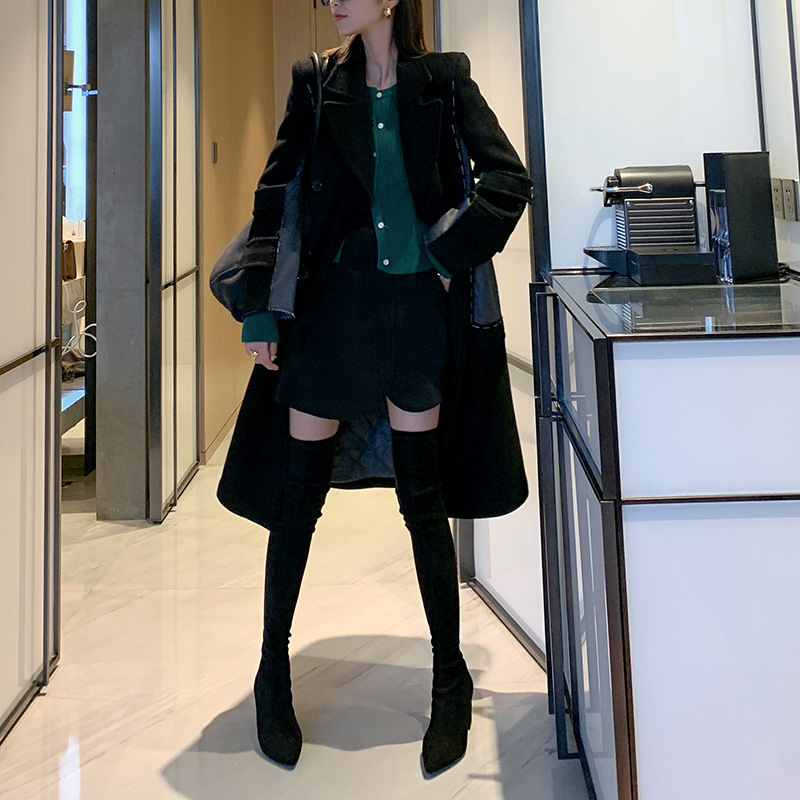 Önrögzítő, ajánlott, óriás, mutató szárú, hosszú, vastag sarokú, hegyes, lábkörmös, térdig érő csizma, középmagas sarkú, rugalmas csizma, női csizma