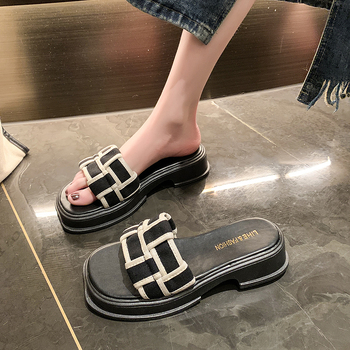 2024 καλοκαίρι νέα ρωμαϊκά παπούτσια εξωτερικού εμπορίου παραλίας χονδρικής εξωτερικής ένδυσης λέξη υφασμένα muffin παχύ κάτω σανδάλια με ψηλό τακούνι για γυναίκες