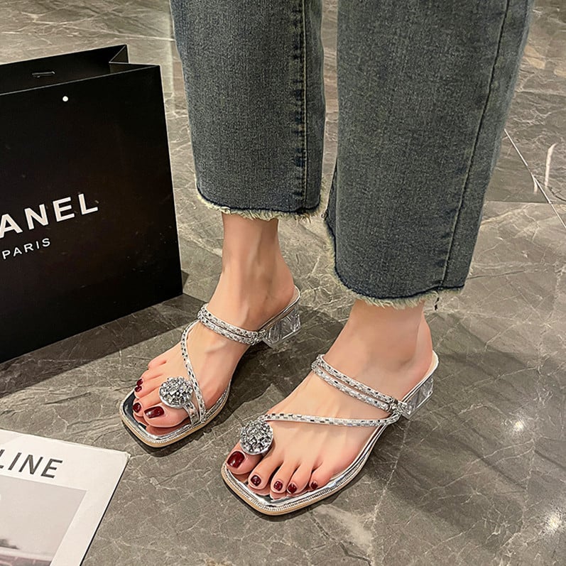 Vastag sarkú papucs női 2024 nyári új brit stílusú divatos strasszos orrú kétrészes női szandál spot nagykereskedelem