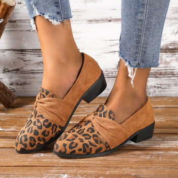 Határokon átnyúló külkereskedelem, plus size hegyes sarkú női cipők, 2024 tavasz és ősz, új, sekély babmintás, láncos női cipők nagykereskedelemben