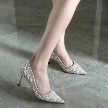 2024 új strasszos gyöngy finom sarok hegyes sarkú francia esküvői cipők csúcskategóriás kristály Xiu Wo cipők általában viselnek